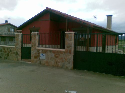 Casa prefabricada de cemento y piedra