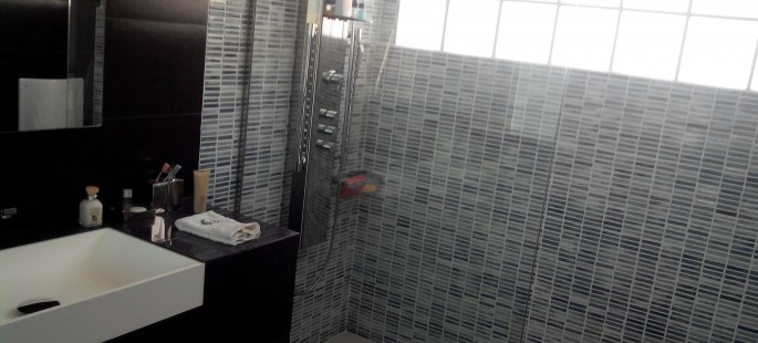 Exclusiva casa con varias terrazas y piscina