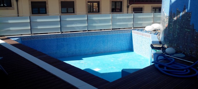 Exclusiva casa con varias terrazas y piscina