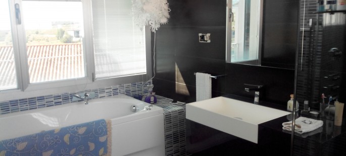 Exclusiva casa con varias terrazas y piscina