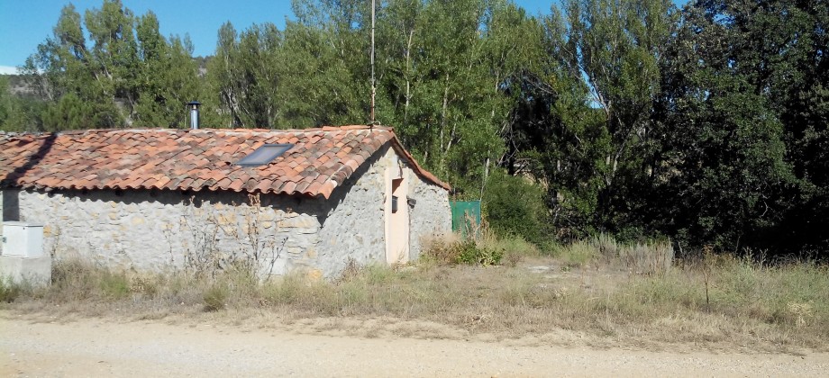 Manantial y casa en parcela de 700 metros