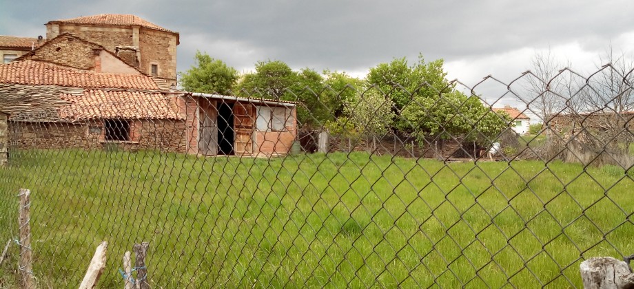 Rebollar, finca de 1200 metros, con casa para reformar