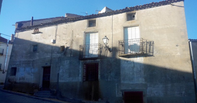 Casa con cochera en Gomara