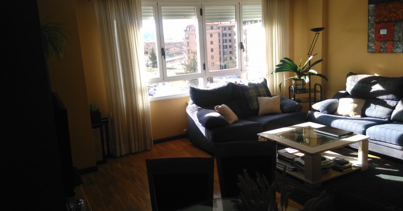 Piso soleado amueblado y en planta quinta