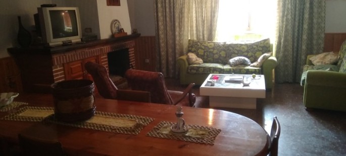 Gran casa con jardín en idílico pueblo