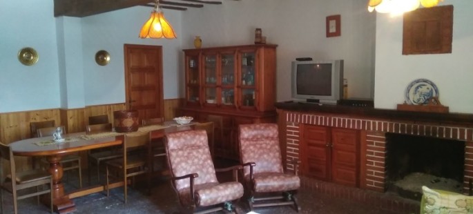 Gran casa con jardín en idílico pueblo