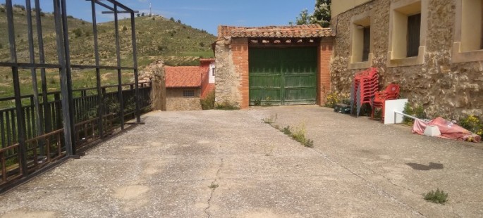 Gran casa con jardín en idílico pueblo