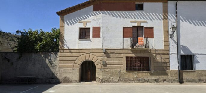 Gran casa con jardín en idílico pueblo
