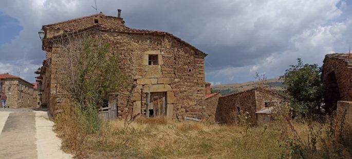 Con casi 300 m2 de parcela y casa para rehabilitar