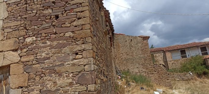 Con casi 300 m2 de parcela y casa para rehabilitar