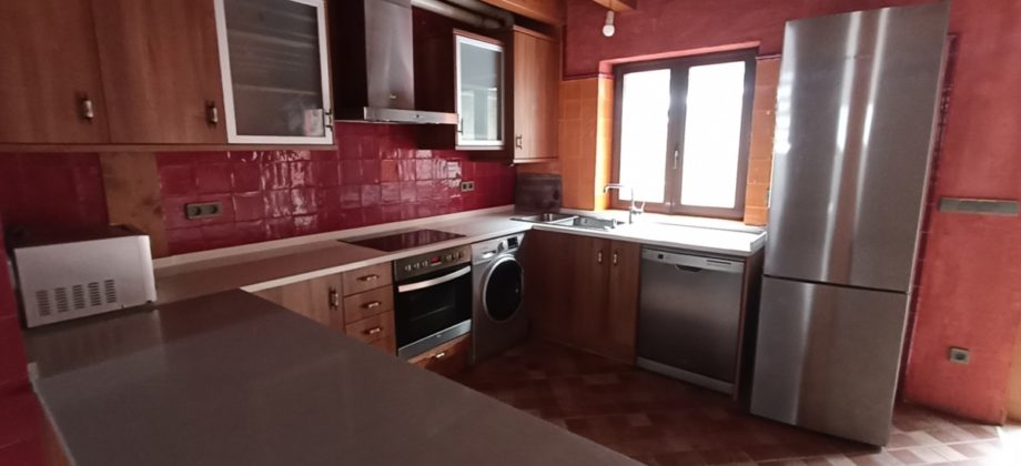 Preciosa casa en alquiler a las faldas del castillo
