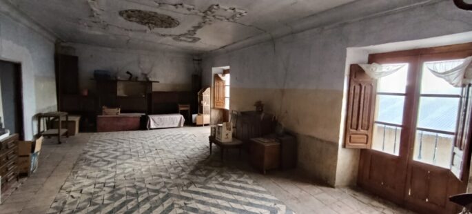 Gran casona para rehabilitar en Cortos