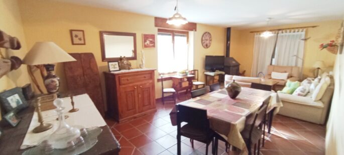 Hermosa casa con tremendo jardín en Rollamienta