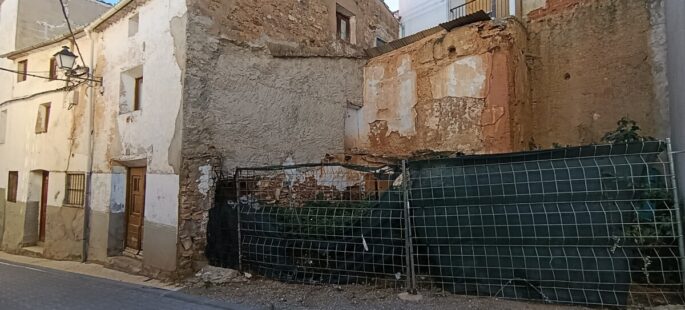 Casa a dos calles junto a la plaza España OLVEGA