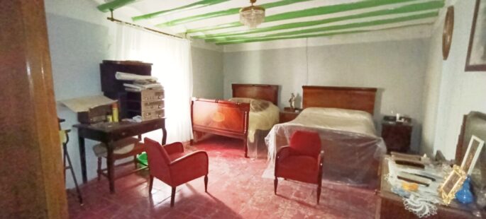 Casa a dos calles junto a la plaza España OLVEGA