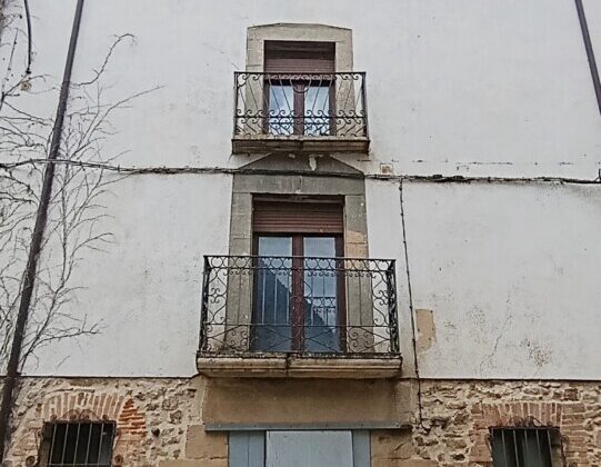 Casa tres plantas en Almarza