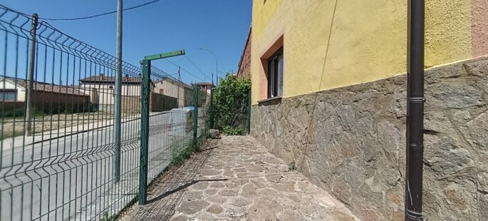 3 alturas en casa buen estado y cobertizo cochera