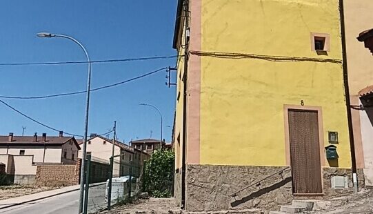 3 alturas en casa buen estado y cobertizo cochera