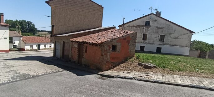 3 alturas en casa buen estado y cobertizo cochera