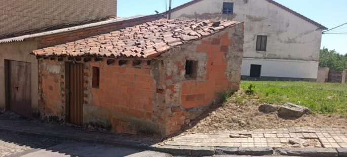 3 alturas en casa buen estado y cobertizo cochera
