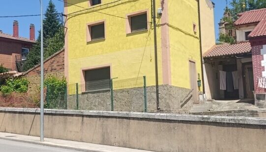 3 alturas en casa buen estado y cobertizo cochera