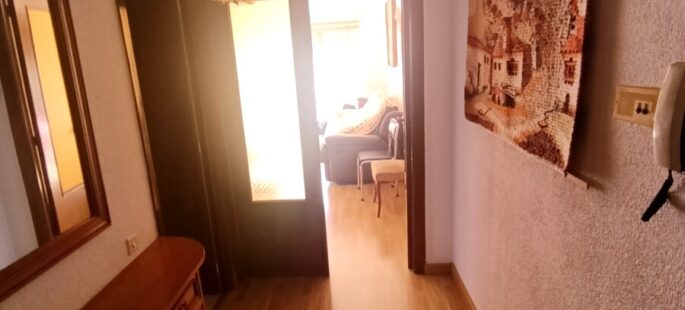 Soleado y céntrico, buen estado, amplio y confortable
