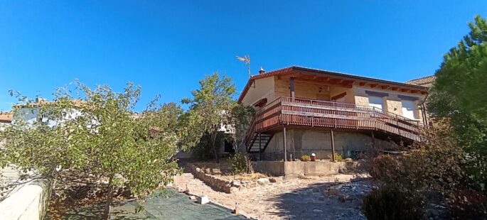 Casa con parcela de 530 m2 en Peroniel del Campo