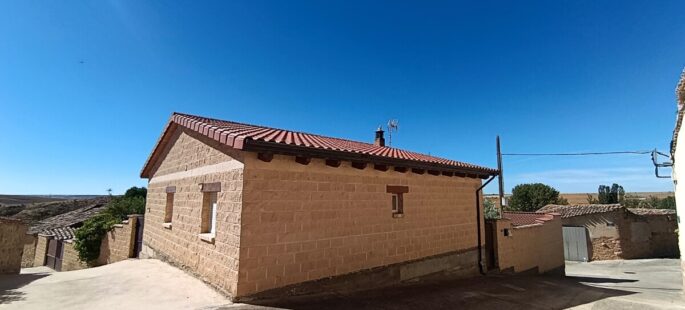Casa con parcela de 530 m2 en Peroniel del Campo