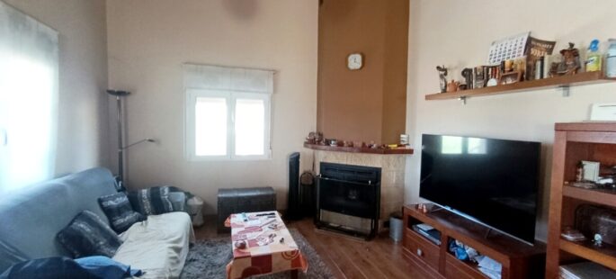 Casa con parcela de 530 m2 en Peroniel del Campo
